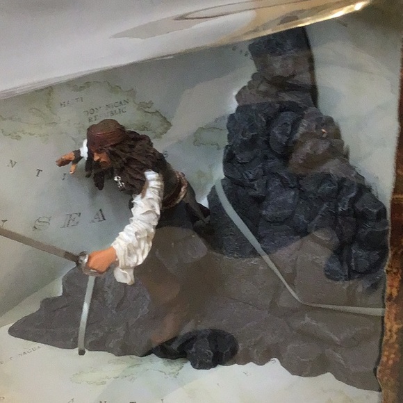 COPY - NWT PIRATES OF THE CARIBBEAN AQUARIUM DECOR KIT. - Picture 8 of 9